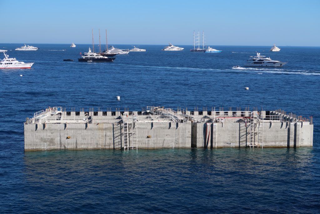 Le mistral aurait emporté un des caissons de l’extension en mer !