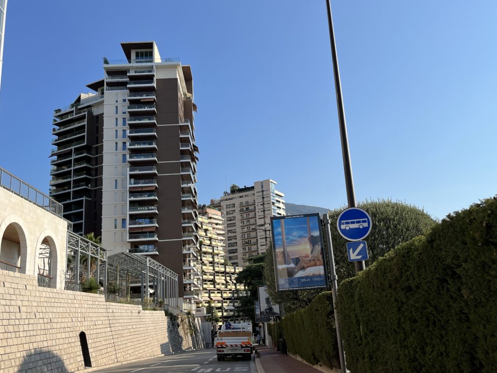 Un SDF à Monaco : la face sombre du tout numérique monégasque enfin dévoilée !